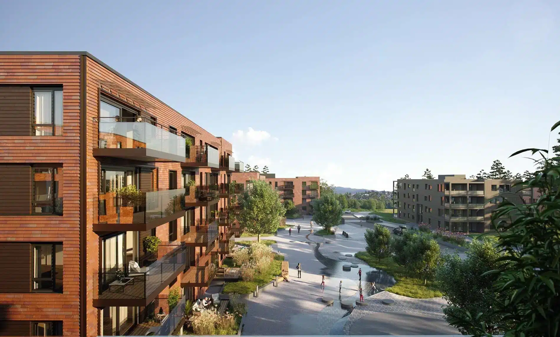 Moderne boligblokker med trefasader vender ut mot en anlagt gårdsplass med trær, gangstier og mennesker som nyter uterommet på en solrik dag.