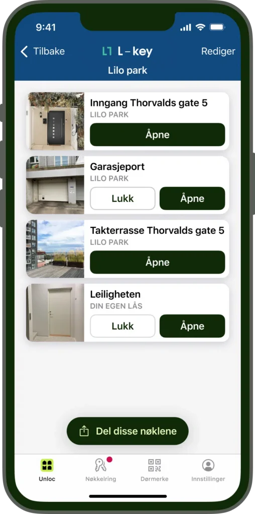 En smarttelefonskjerm viser et appgrensesnitt med alternativer for å åpne eller lukke inngangspartier, garasje-, tak- og leilighetsdører i Lilo park, med grønne og hvite knapper for hver handling.