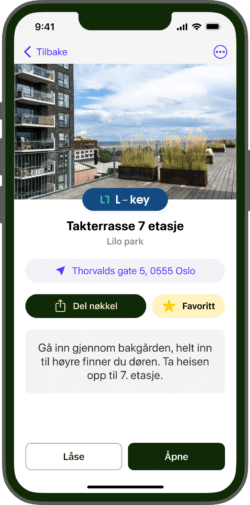 En smarttelefonskjerm viser en app med informasjon om hvordan man får tilgang til en takterrasse i Thorvalds gate 5 i Oslo, inkludert et bilde av terrassen og instruksjoner på norsk.