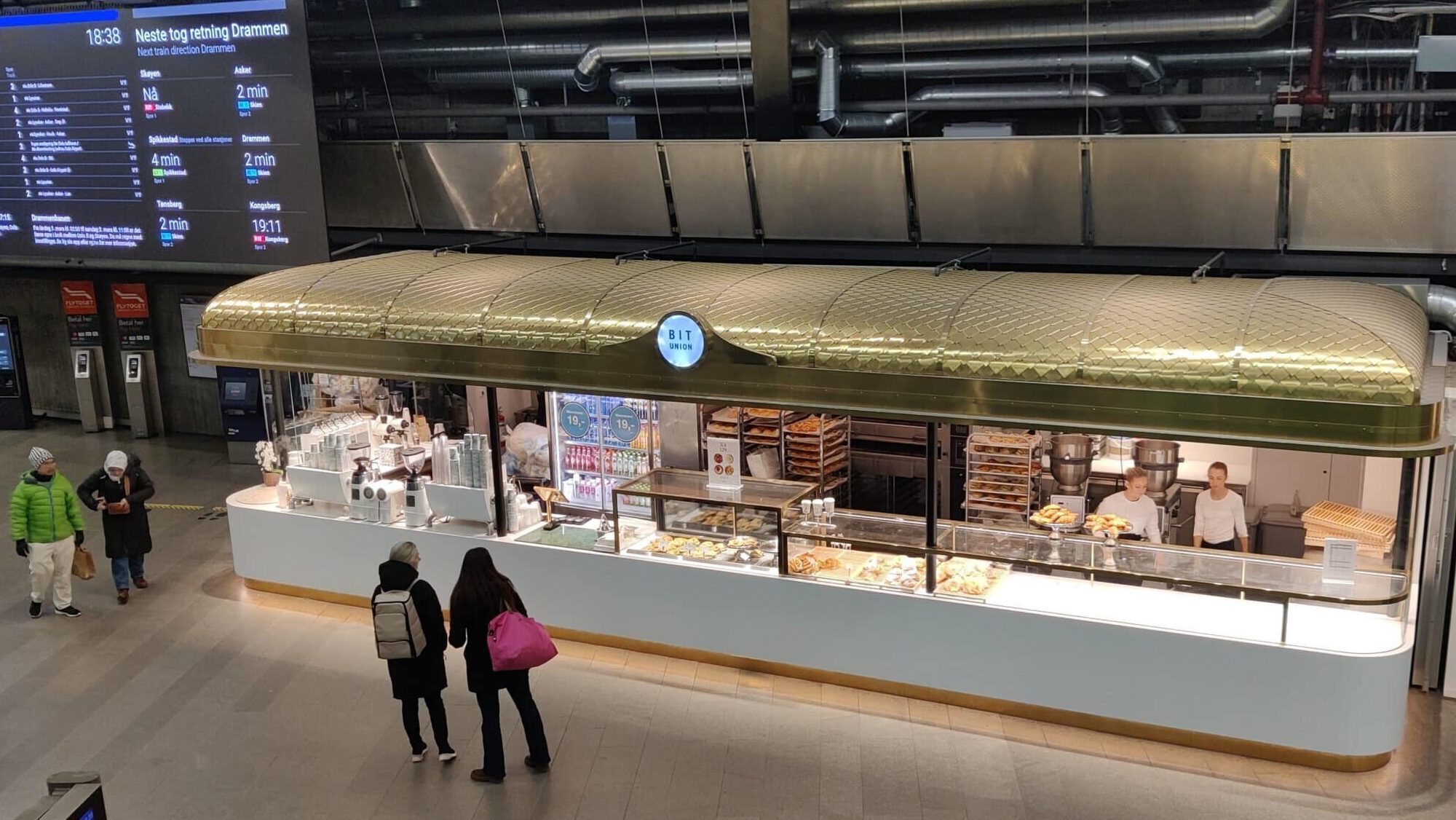 BIT Union på Nationaltheatret stasjon med Flexi vertikalsjalusi skjult når kaféen er åpen